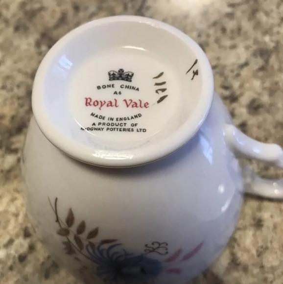 Royal Vale Teacup & Saucer - Picture 4 of 8